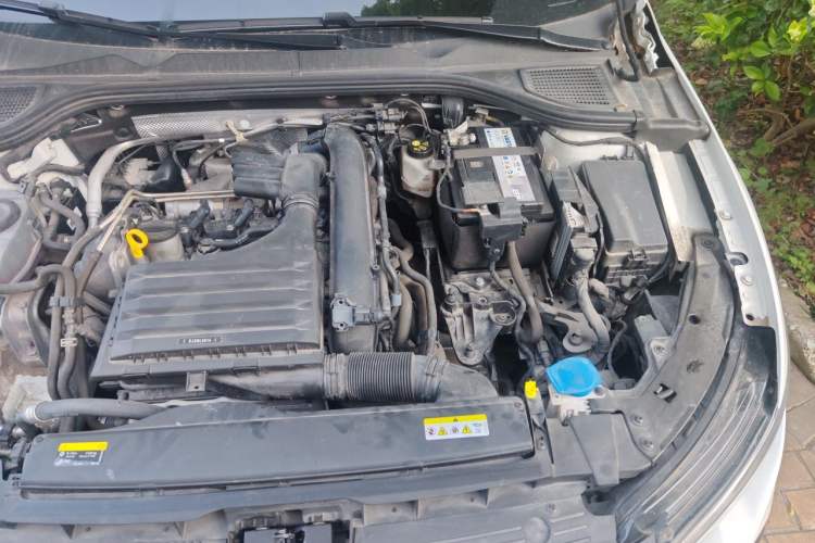 Used Volkswagen Golf 2021 280TSI DSG R-Line Engine Bay Left