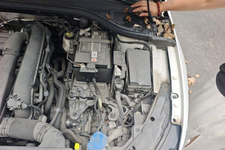 Used Volkswagen Golf 2021 280TSI DSG 30th Anniversary Edition Engine Bay Left