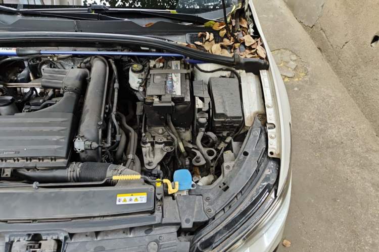 Used Volkswagen Golf 2021 280TSI DSG R-Line Engine Bay Left