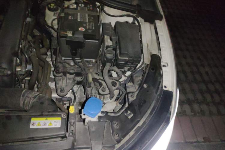Used Volkswagen Golf 2021 280TSI DSG R-Line Engine Bay Left