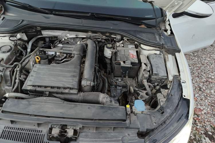 Used Volkswagen Golf 2021 280TSI DSG 30th Anniversary Edition Engine Bay Left