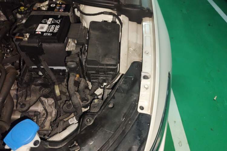Used Volkswagen Golf 2021 280TSI DSG R-Line Engine Bay Left