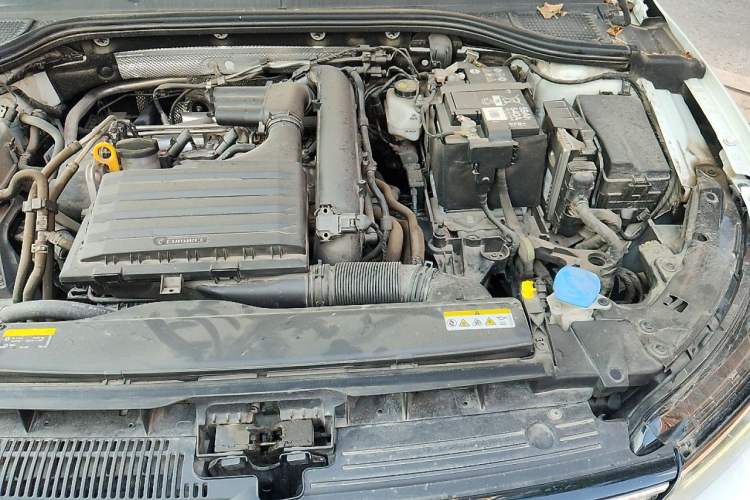Used Volkswagen Golf 2021 280TSI DSG 30th Anniversary Edition Engine Bay Left