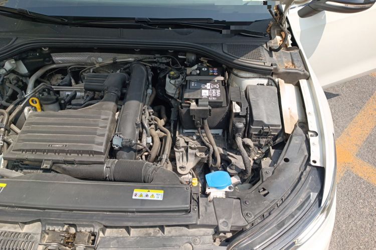 Used Volkswagen Golf 2021 280TSI DSG R-Line Engine Bay Left