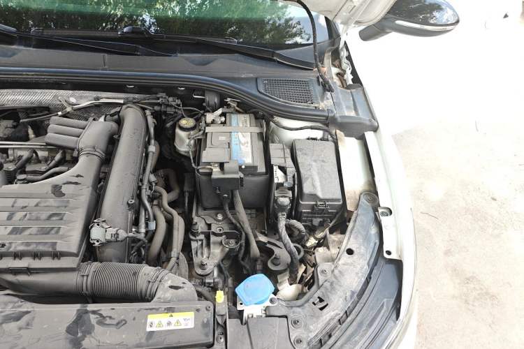 Used Volkswagen Golf 2021 280TSI DSG R-Line Engine Bay Left