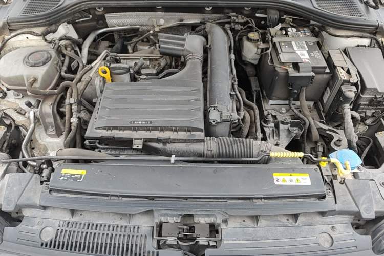 Used Volkswagen Golf 2021 280TSI DSG R-Line Engine Bay
