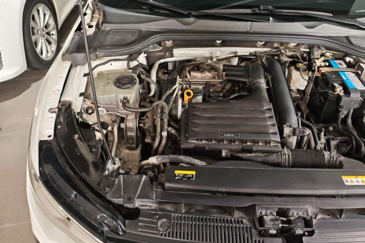 Used Volkswagen Golf 2021 280TSI DSG R-Line Engine Bay Right
