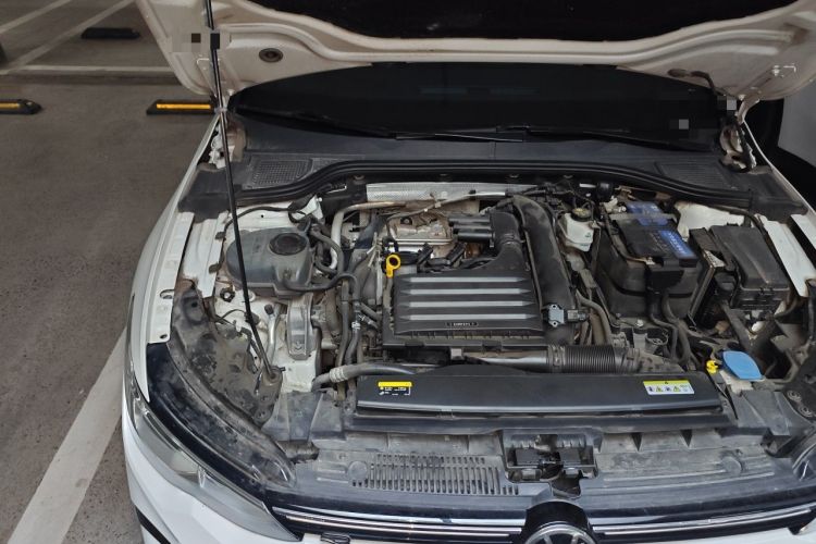 Used Volkswagen Golf 2021 280TSI DSG R-Line Engine Bay Right