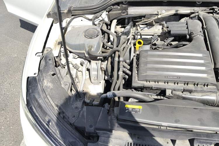 Used Volkswagen Golf 2021 280TSI DSG R-Line Engine Bay Right