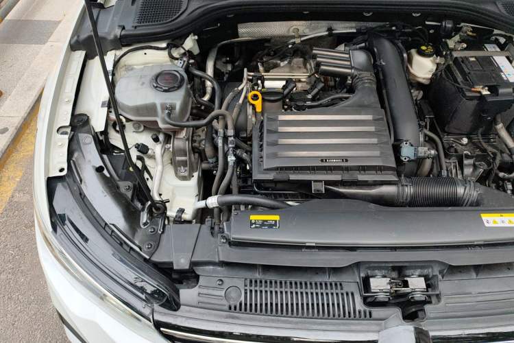 Used Volkswagen Golf 2021 280TSI DSG R-Line Engine Bay Right