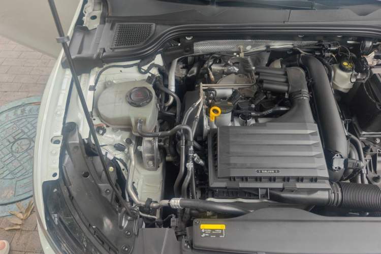 Used Volkswagen Golf 2021 280TSI DSG R-Line Engine Bay Right