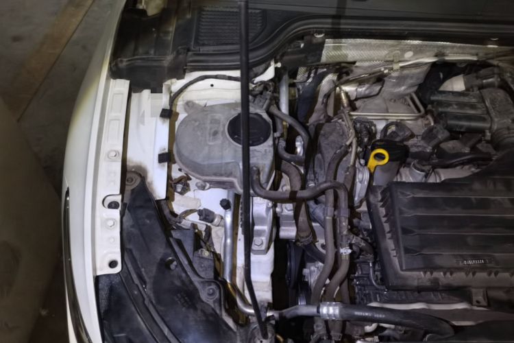 Used Volkswagen Golf 2021 280TSI DSG R-Line Engine Bay Right