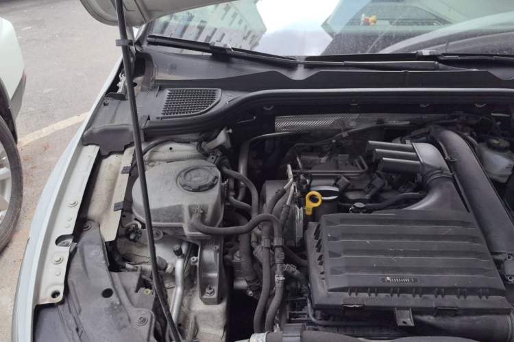 Used Volkswagen Golf 2021 200TSI DSG Pro Engine Bay Right