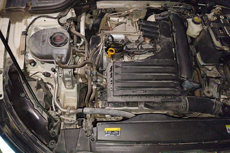 Used Volkswagen Golf 2021 280TSI DSG R-Line Engine Bay Right