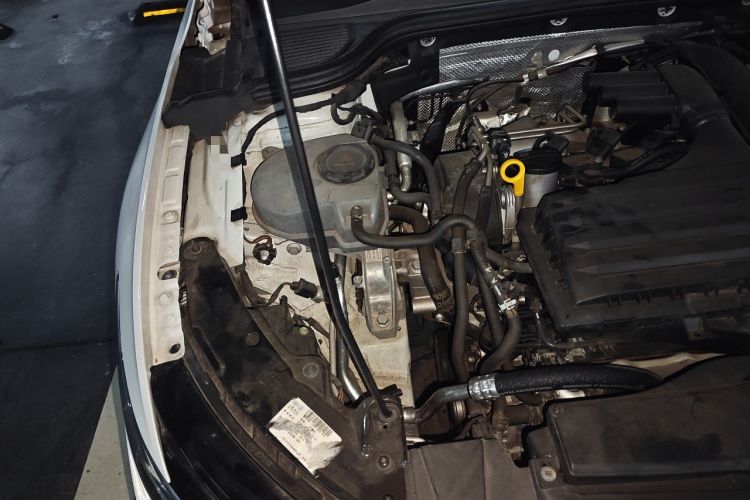 Used Volkswagen Golf 2021 280TSI DSG R-Line Engine Bay Right