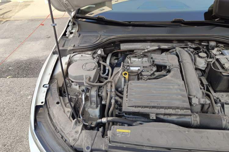 Used Volkswagen Golf 2021 280TSI DSG R-Line Engine Bay Right