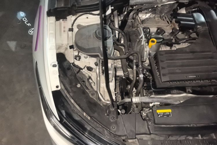 Used Volkswagen Golf 2021 280TSI DSG R-Line Engine Bay Right