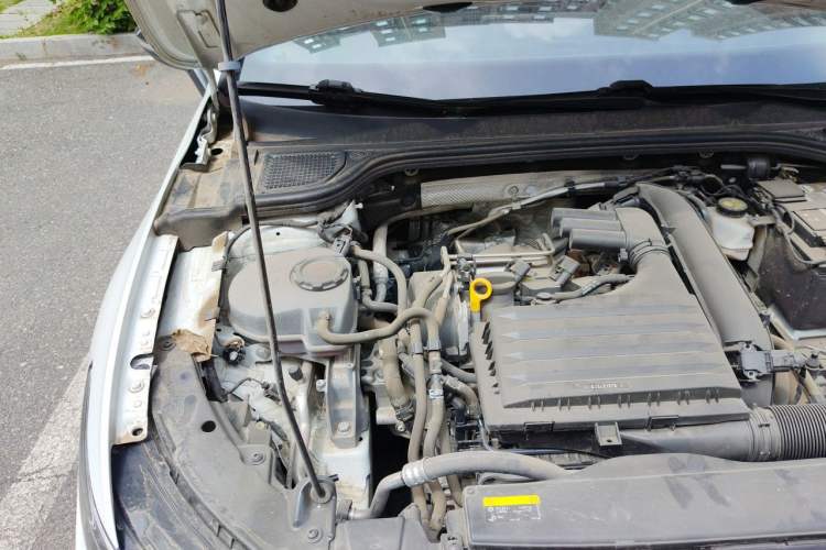 Used Volkswagen Golf 2021 280TSI DSG R-Line Engine Bay Right