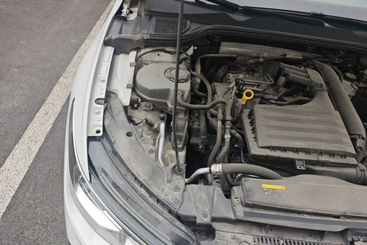 Used Volkswagen Golf 2021 280TSI DSG R-Line Engine Bay Right