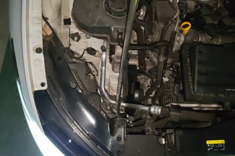 Used Volkswagen Golf 2021 200TSI DSG Engine Bay Right