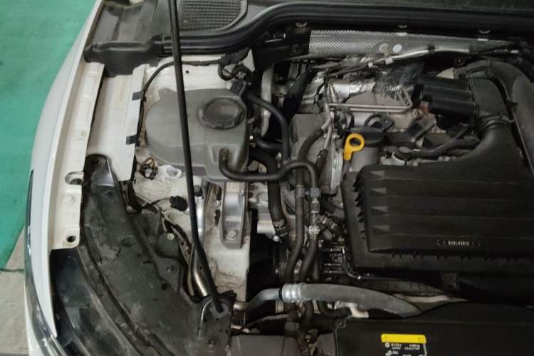 Used Volkswagen Golf 2021 280TSI DSG R-Line Engine Bay Right