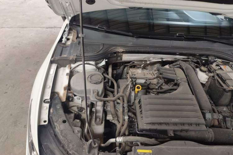 Used Volkswagen Golf 2021 280TSI DSG R-Line Engine Bay Right