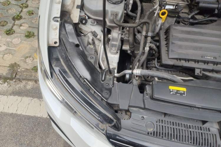 Used Volkswagen Golf 2021 280TSI DSG R-Line Engine Bay Right