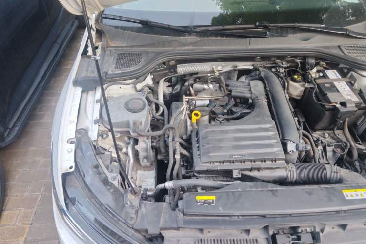 Used Volkswagen Golf 2021 280TSI DSG R-Line Engine Bay Right