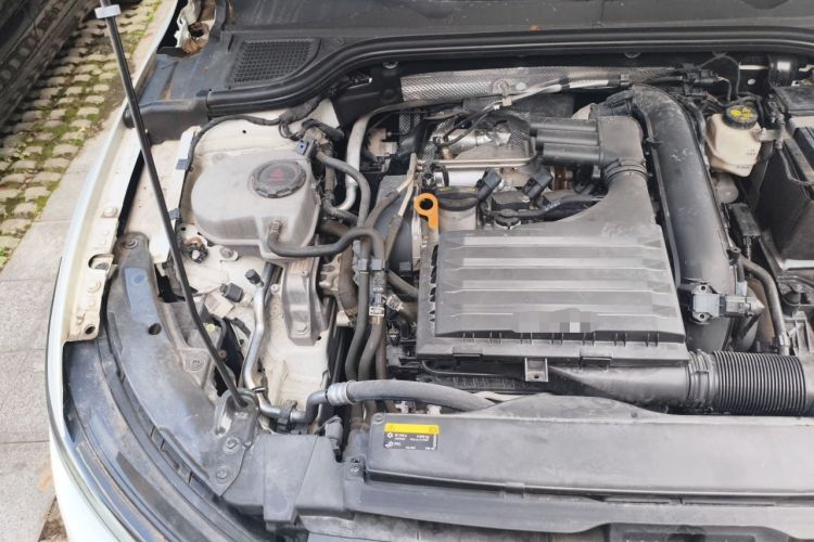 Used Volkswagen Golf 2021 280TSI DSG R-Line Engine Bay Right