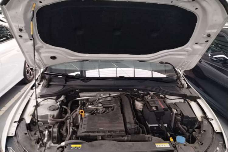 Used Volkswagen Golf 2021 280TSI DSG R-Line Engine Bay