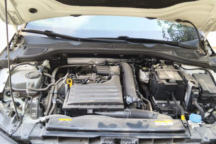 Used Volkswagen Golf 2021 280TSI DSG R-Line Engine Bay
