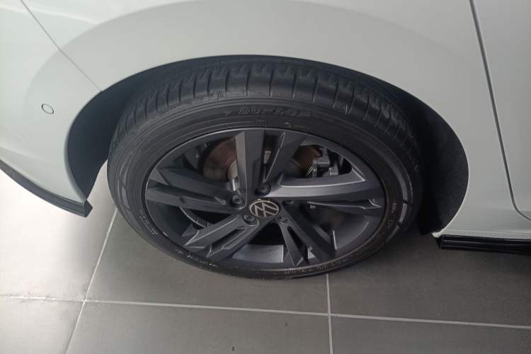 Used Volkswagen Golf 2021 280TSI DSG R-Line Exterior 2