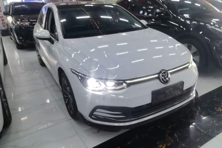 Used Volkswagen Golf 2021 200TSI DSG Pro Front Right 45 Deg