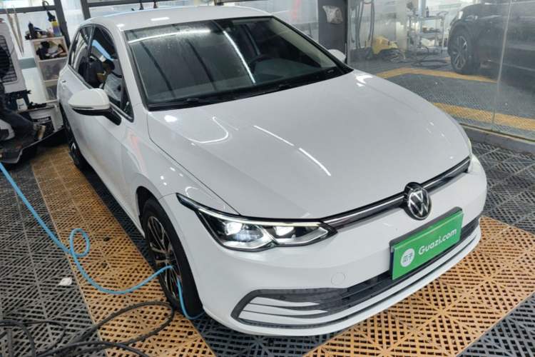 Used Volkswagen Golf 2021 200TSI DSG Pro Front Right 45 Deg