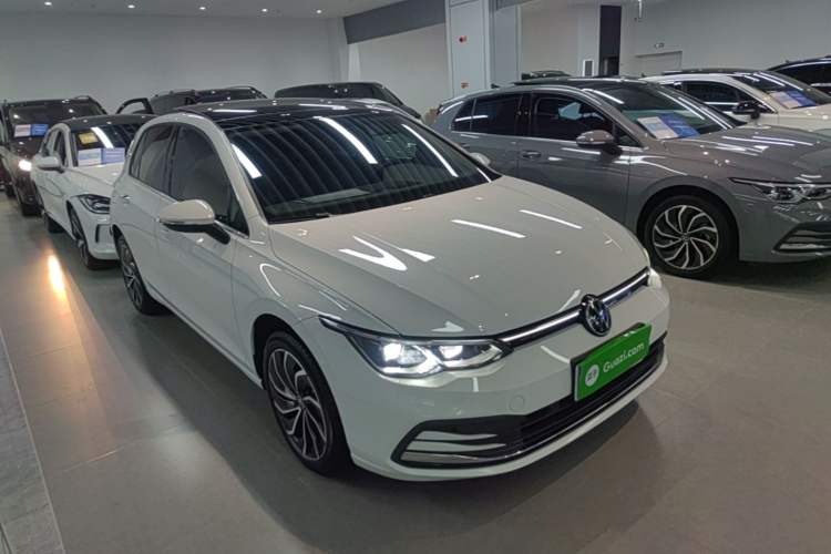 Used Volkswagen Golf 2021 200TSI DSG Pro Front Right 45 Deg