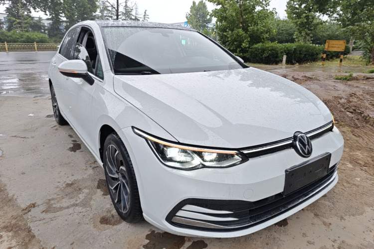 Used Volkswagen Golf 2021 280TSI DSG Pro Front Right 45 Deg