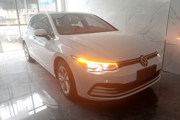 Used Volkswagen Golf 2021 200TSI DSG Pro Front Right 45 Deg