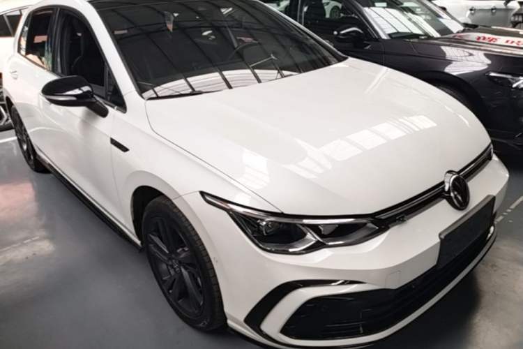 Used Volkswagen Golf 2021 280TSI DSG R-Line Front Right 45 Deg