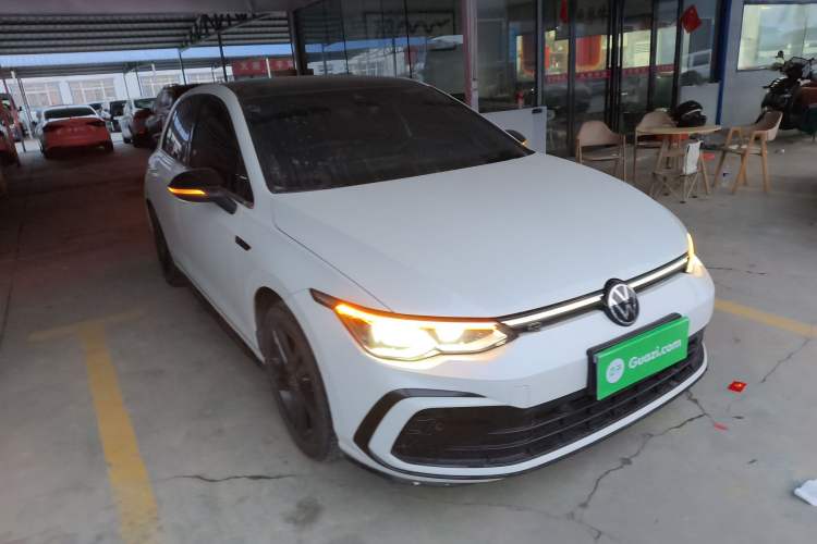Used Volkswagen Golf 2021 280TSI DSG R-Line Front Right 45 Deg