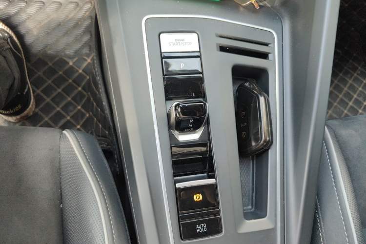 Used Volkswagen Golf 2021 280TSI DSG R-Line Gear Lever