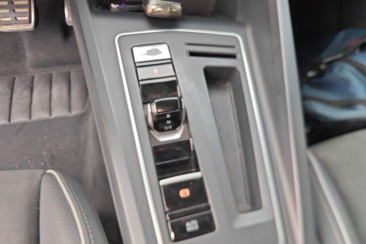 Used Volkswagen Golf 2021 280TSI DSG R-Line Gear Lever
