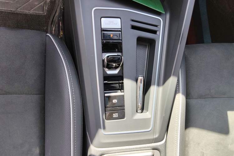 Used Volkswagen Golf 2021 280TSI DSG R-Line Gear Lever