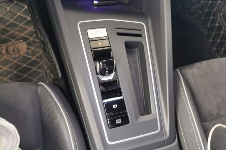 Used Volkswagen Golf 2021 280TSI DSG R-Line Gear Lever