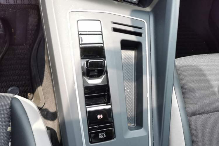 Used Volkswagen Golf 2021 280TSI DSG Pro First Edition Gear Lever