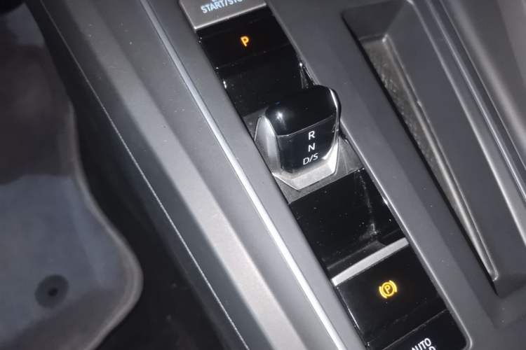 Used Volkswagen Golf 2021 280TSI DSG R-Line Gear Lever