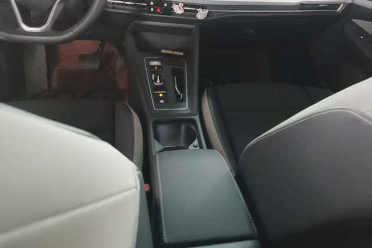 Used Volkswagen Golf 2021 280TSI DSG Pro First Edition Gear Lever