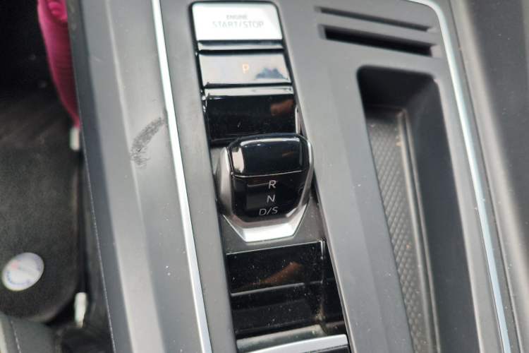 Used Volkswagen Golf 2021 280TSI DSG R-Line Gear Lever