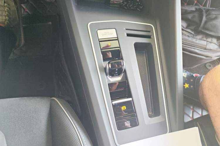 Used Volkswagen Golf 2021 280TSI DSG 30th Anniversary Edition Gear Lever