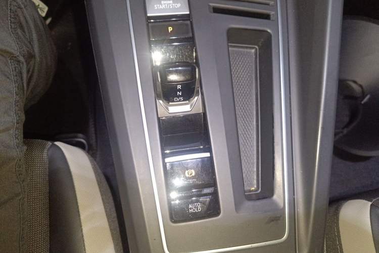 Used Volkswagen Golf 2021 280TSI DSG 30th Anniversary Edition Gear Lever