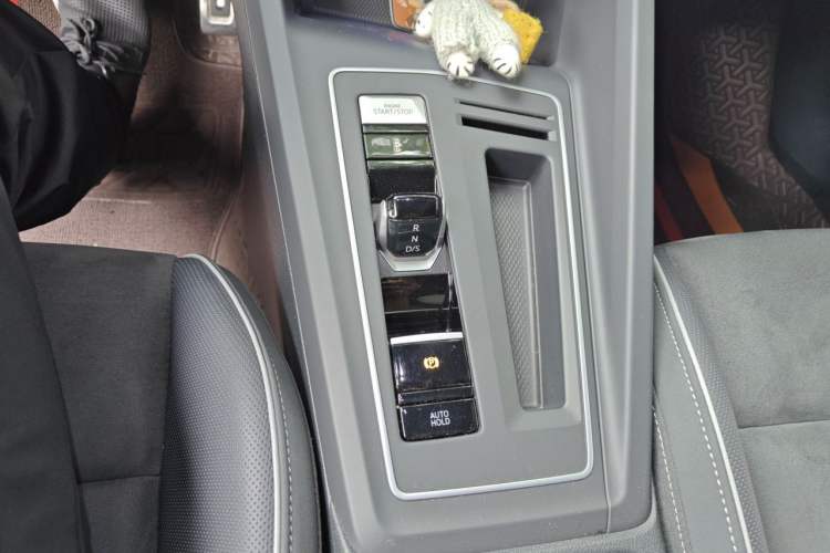 Used Volkswagen Golf 2021 280TSI DSG R-Line Gear Lever